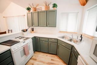 Sage & Pine Modern Townhome - 8