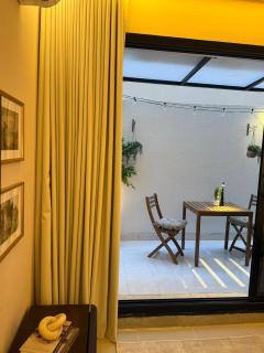 استديو كلاسيك بطابع حديث مع فناء خارجي بالقرب من البوليفارد- Classic studio with outdoor patio near the boulevard - 5