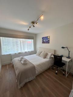 King Room in Windsor with Private Bathroom - 8