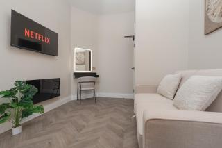 Entire Aparthotel Bold St 8 Apartments - 8