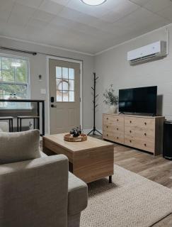 Cozy Pet Friendly Apartment Near Downtown and Pensacola NAS - 7