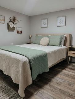 Cozy Pet Friendly Apartment Near Downtown and Pensacola NAS - 1