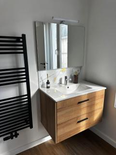 Lovely 1BR & 1LR Apt for 4P, Only 15 Min Walk to City Center - 7