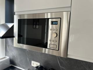 Lovely 1BR & 1LR Apt for 4P, Only 15 Min Walk to City Center - 2