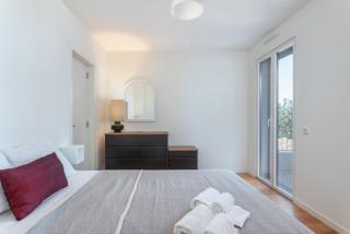 2BR apartment with Pool, Gym & Parking near the Beach Ferry - 7