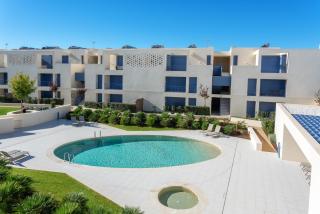 2BR apartment with Pool, Gym & Parking near the Beach Ferry - 3