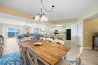 Admiral's Quarters 1405 - 7