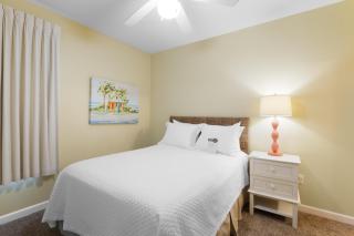 Admiral's Quarters 1405 - 1