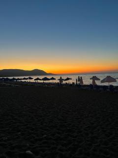 Villa - Sleeps 6 - Near Local Attractions - 9