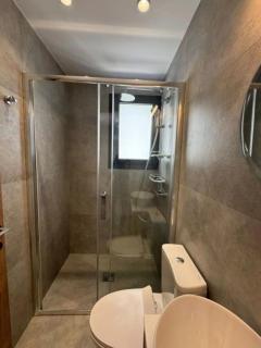 Villa - Sleeps 6 - Near Local Attractions - 6