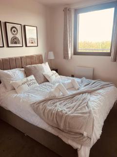 The Opulent Property Project Penthouse Chelmsford 2 Bed 2 Bath Sleeps 6 Free Parking Ideal for long stays, corporates, families, Insurance - 7