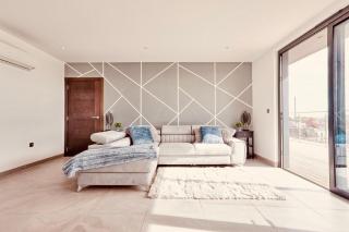 The Opulent Property Project Penthouse Chelmsford 2 Bed 2 Bath Sleeps 6 Free Parking Ideal for long stays, corporates, families, Insurance - 5