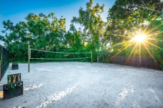 Near AMI Beach I Sand Volleyball I Saltwater pool - 7