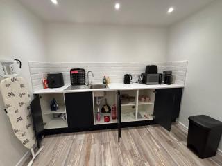 City Centre Apartment 2 Bedrooms Free Parking - 6