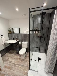 City Centre Apartment 2 Bedrooms Free Parking - 2