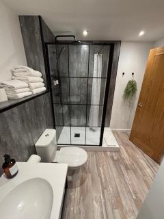 City Centre Apartment 2 Bedrooms Free Parking - 4