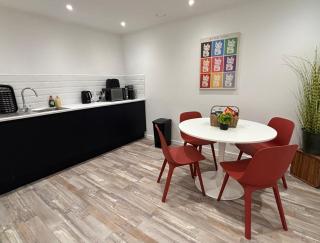 City Centre Apartment 2 Bedrooms Free Parking - 1