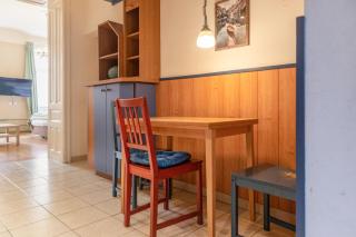 10-Min to Center, Perfect for Travelers, 2BR Apt - 8