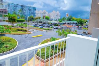 Isla Verde Apt- Beach, Pool & Family Getaway! - 1