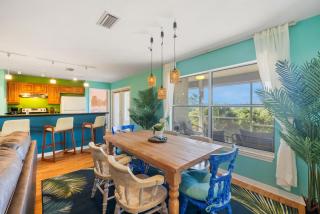 Palm Paradise in Cedar Key - 9