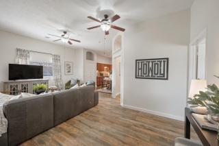 Studio Stylish 2BR and Fenced Yard - 8