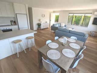 Sails in the heart town walk to beach and coffee - 7