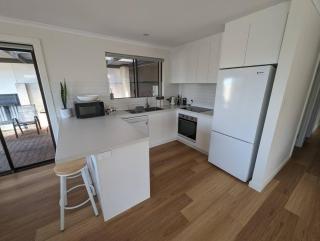 Sails in the heart town walk to beach and coffee - 6