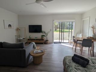 The Duck House Rural and close to main town - 6