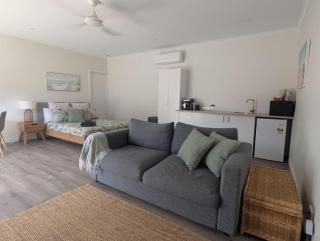 The Duck House Rural and close to main town - 2