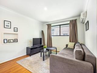 Sunny Stay 2BR in Prime Location - 0