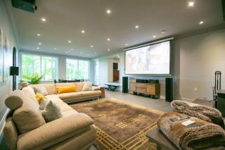 Luxury 4BR Stay with Swim Spa, Golf and Fireplaces - 9