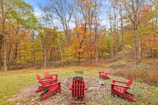 Wooded Chalet w Hot Tub & Indoor Pool, Gym Access - 7