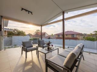 Sunnybank Hills Retreat 4BR Home with Pool and Backyard - 5