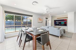 Cozy Family Home near Shops and Transport with Pool - 5