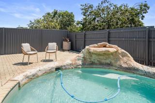 Cozy Family Home near Shops and Transport with Pool - 1