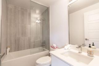 Modern 2BR Getaway with Balcony, BBQ and Parking - 5