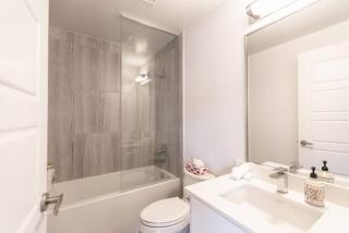 Modern 2BR Getaway with Balcony, BBQ and Parking - 4