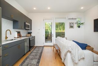 Cityscape Townhouse Near Market Square Downtown - 3