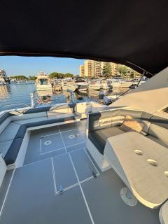 Boat with Jacuzzi - Bateau avec Jacuzzi - 4