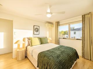 Elegant 5BR Family Home Modern Comfort in Rochedale - 7