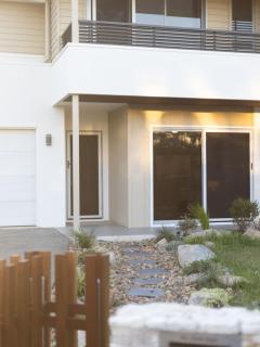 Elegant 5BR Family Home Modern Comfort in Rochedale - 4