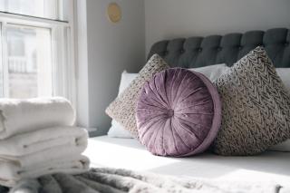 Stylish 2BR Retreat Steps from Kings Cross - 5