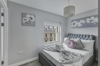 Stylish 2BR Retreat Steps from Kings Cross - 7