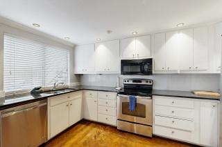 Tarrytown Retreat - 2