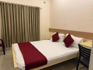 HOTEL TRIVA -300m from Medical College - 1