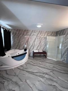 Chaplin Inn & Suites - 1