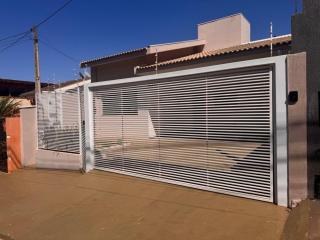 Casa em bairro nobre + 3 quartos com ar e 2 vagas - 4