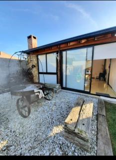 Cabaña con quincho y pileta - 1