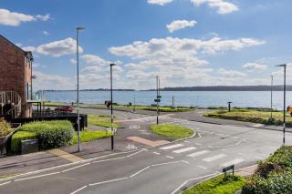 Quai Des Pecheurs - With Views from Bedroom Overlooking the Harbour - 9