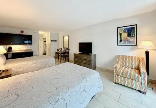 Landmark Resort-Updated Double Suite - 9